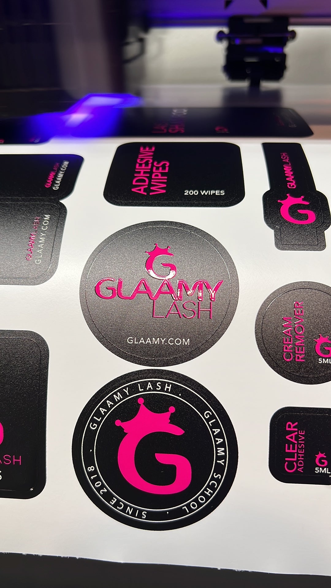 Stickers Spot UV disponibles en tamaños de 2 a 6 pulgadas